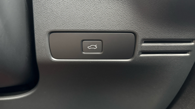 Volvo XC40 2.0 B3P Ultra Dark 5dr Auto Petrol Estate